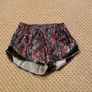 Lulu lemon splattered patterned hotty hot shorts